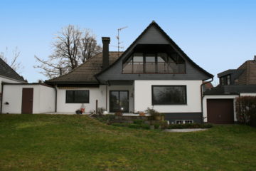 Geräumiges Einfamilienhaus mit Einliegerwohnung im DG! Provisionsfrei für den Käufer, 42719 Solingen, Einfamilienhaus